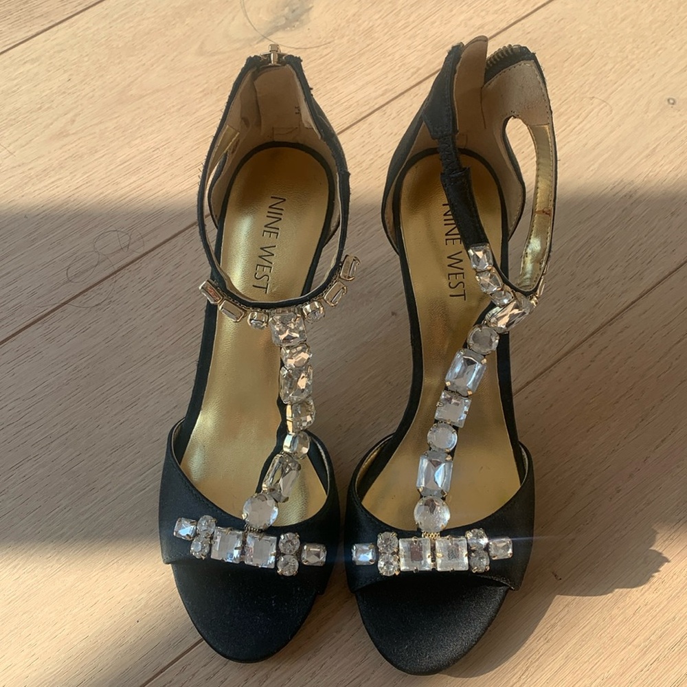 Nine West size 5 diamond stone embellished shoes